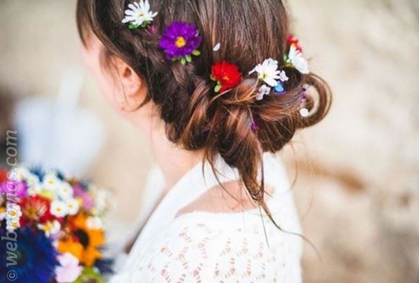¡Sí a los peinados de novia con flores!