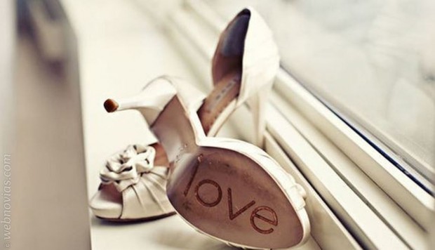 "Sí, quiero" en los zapatos de la boda